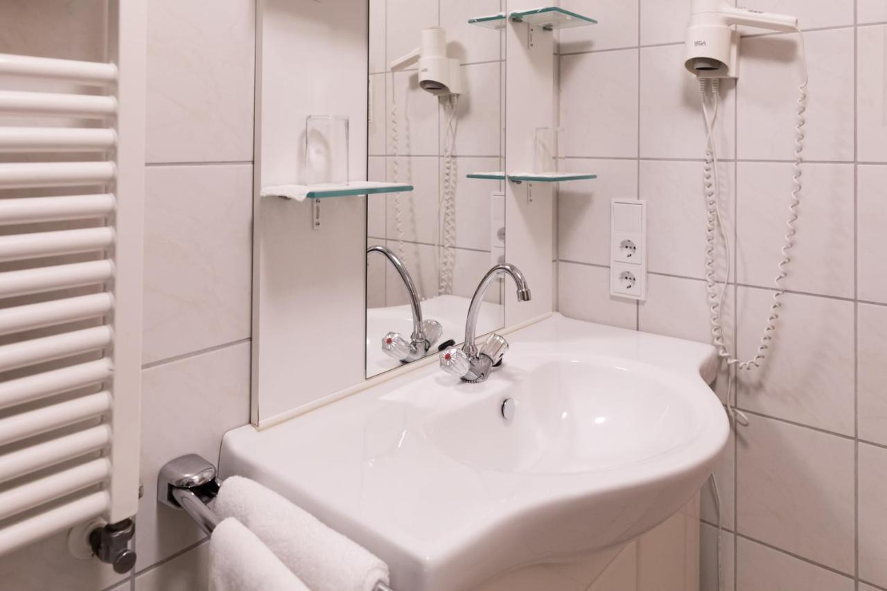 Hotel Garni "Cafe Im Hamm" Zell an der Mosel Ngoại thất bức ảnh