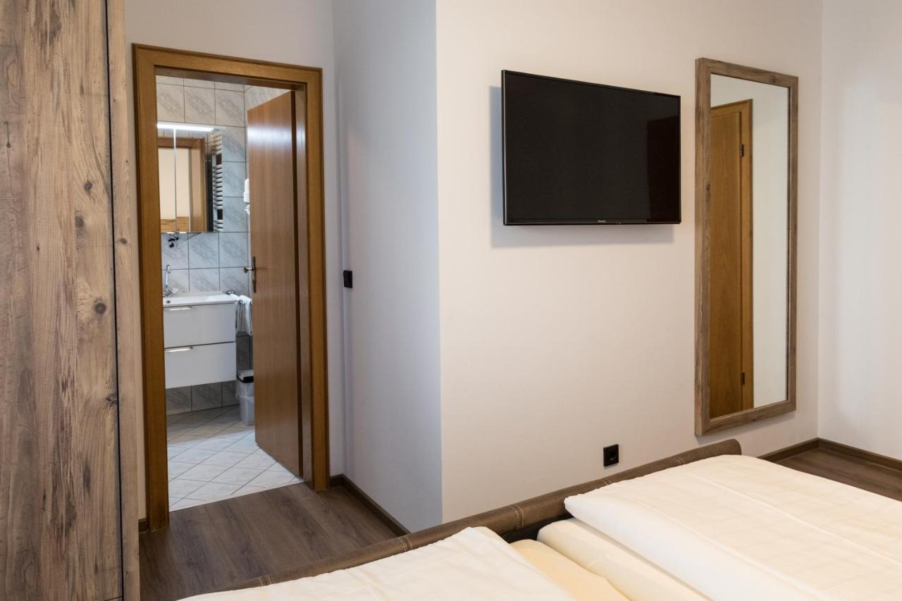 Hotel Garni "Cafe Im Hamm" Zell an der Mosel Ngoại thất bức ảnh